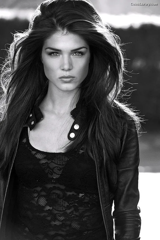 Marie Avgeropoulos photo 8 of 58