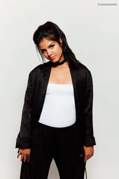 Marie Avgeropoulos photo 2 of 58