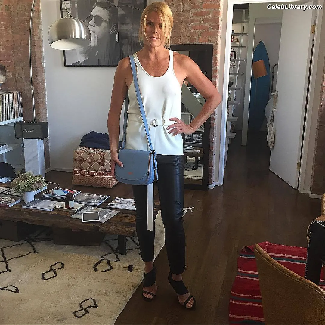 Mariel Hemingway photo 15 of 145
