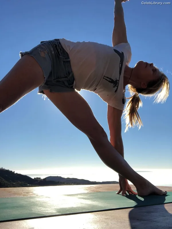 Mariel Hemingway photo 6 of 146