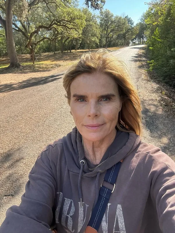 Mariel Hemingway photo 8 of 146