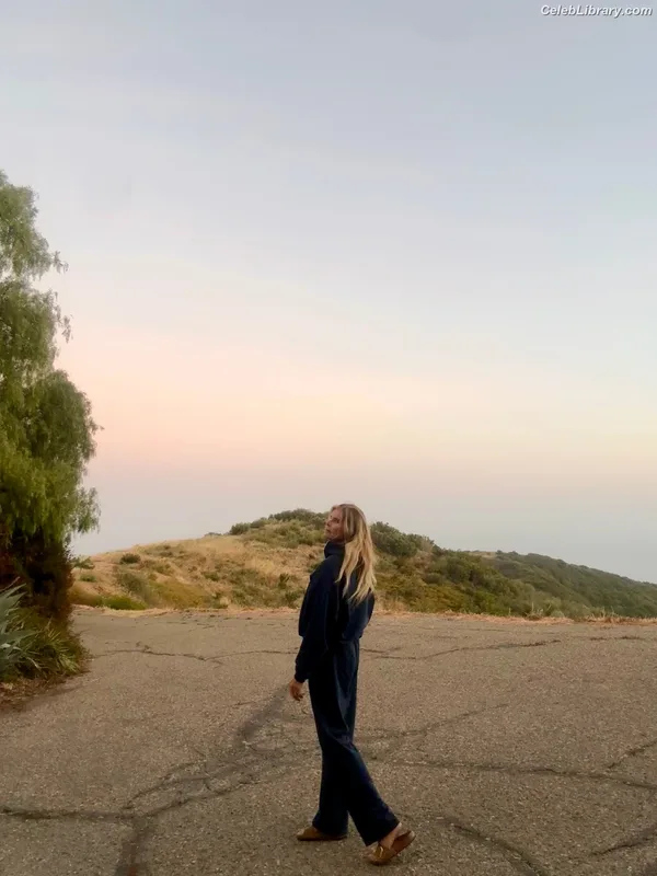 Mariel Hemingway photo 10 of 146