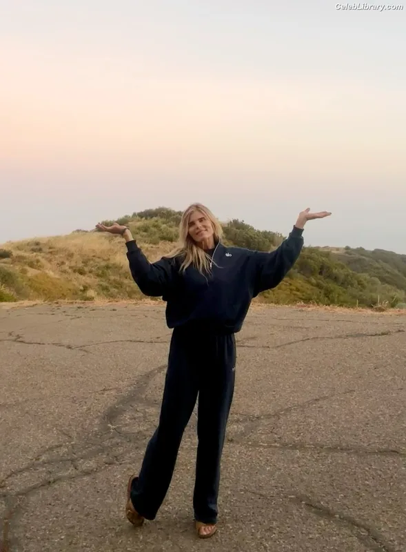 Mariel Hemingway photo 11 of 146