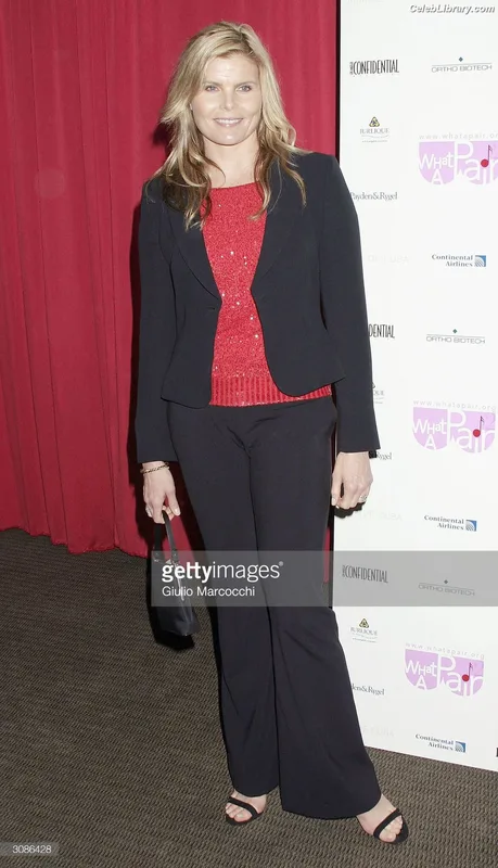 Mariel Hemingway photo 1 of 146