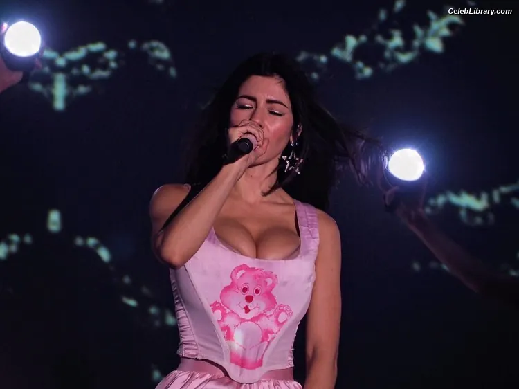 Marina Diamandis photo 12 of 533