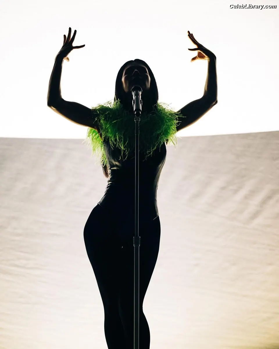 Marina Diamandis photo 19 of 533