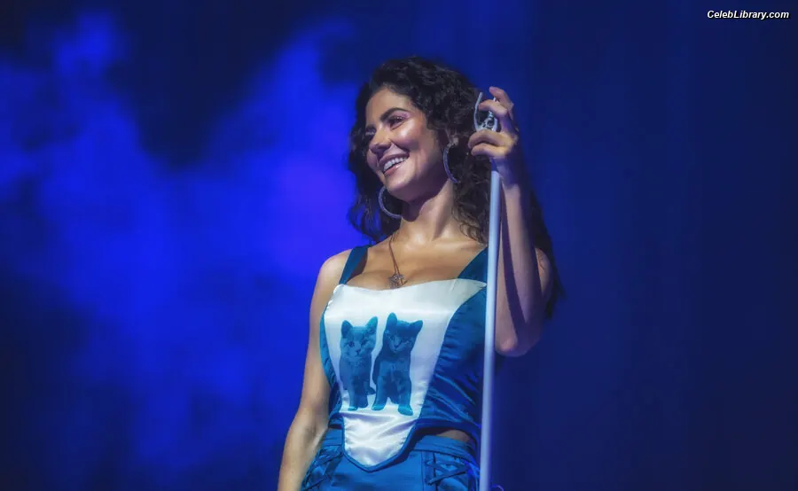 Marina Diamandis photo 1 of 533