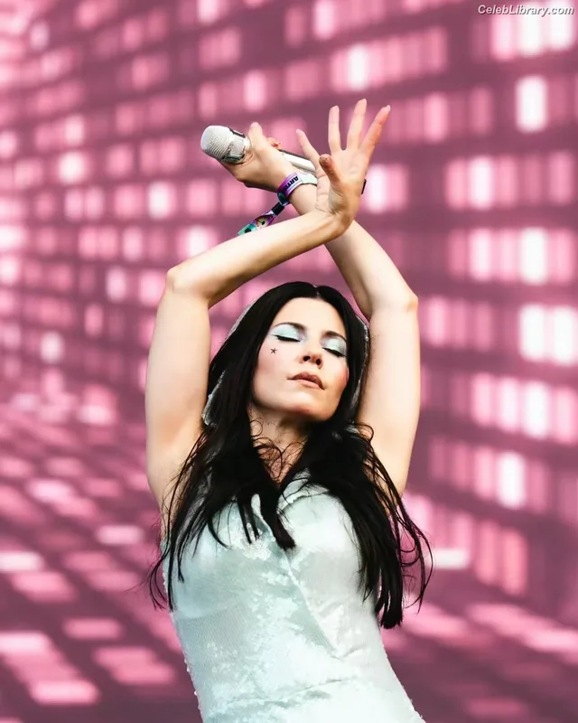 Marina Diamandis photo 21 of 534