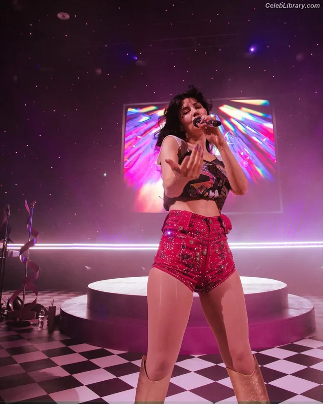 Marina Diamandis photo 8 of 534