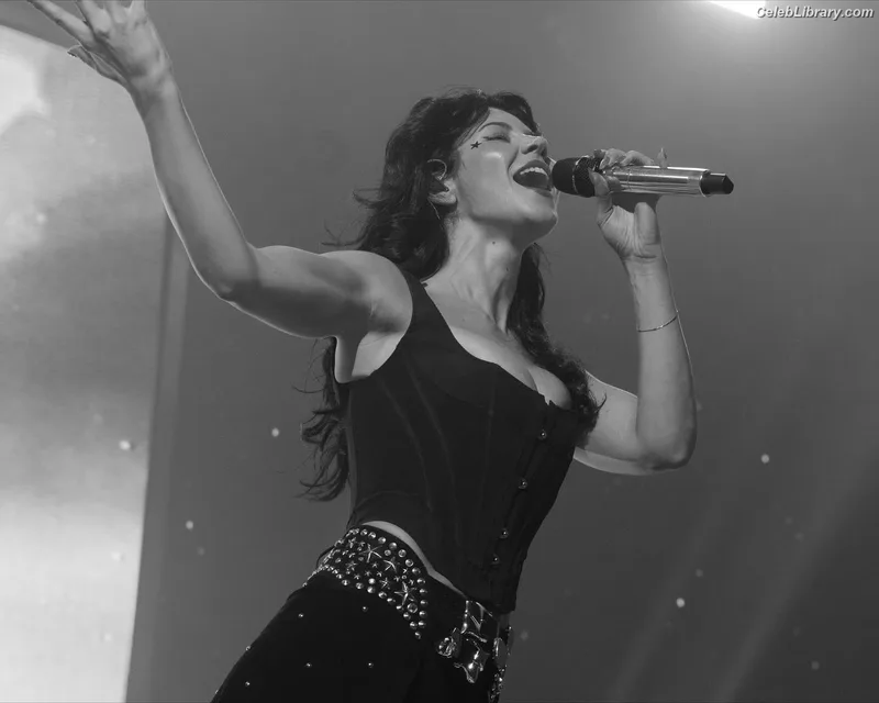 Marina Diamandis photo 15 of 534
