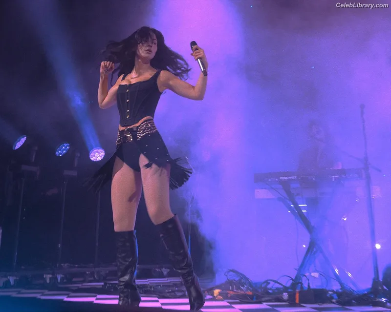 Marina Diamandis photo 17 of 534