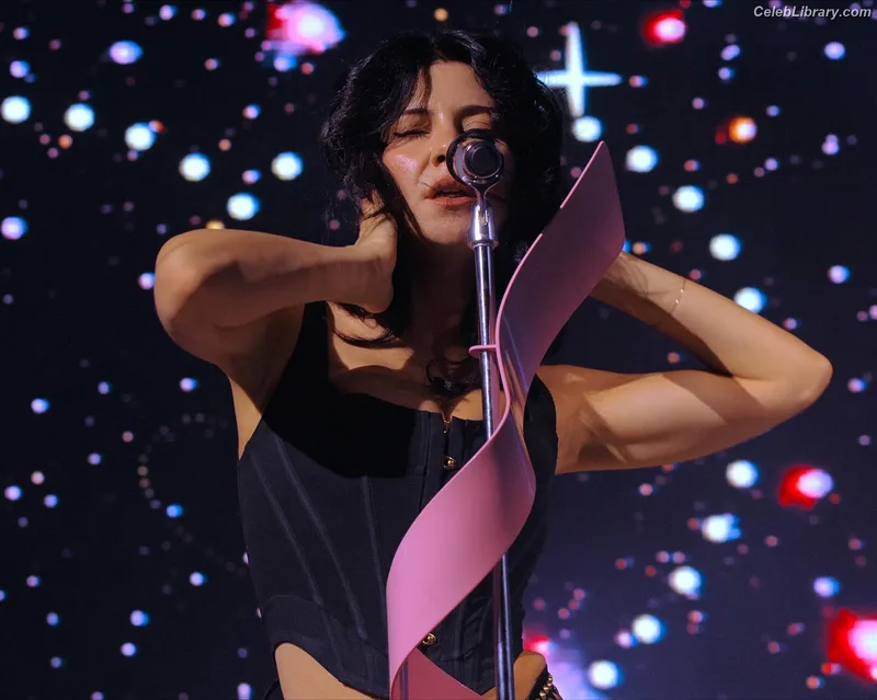 Marina Diamandis photo 18 of 534