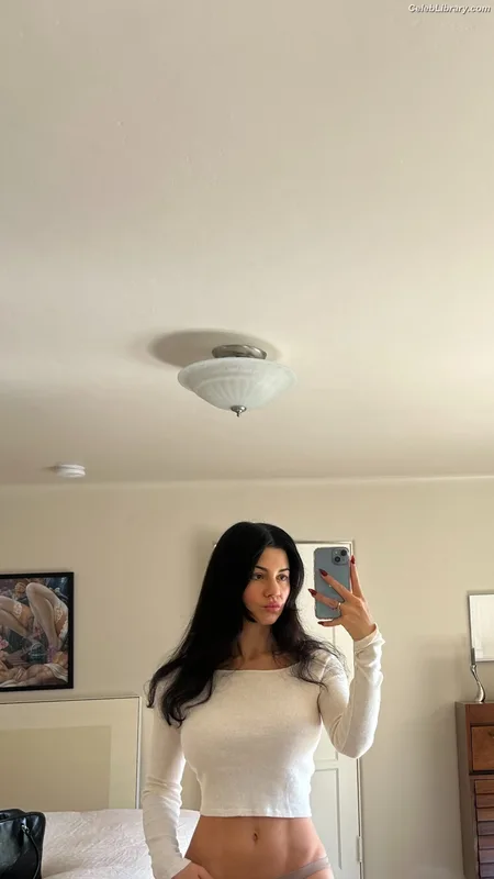 Marina Diamandis photo 1 of 534