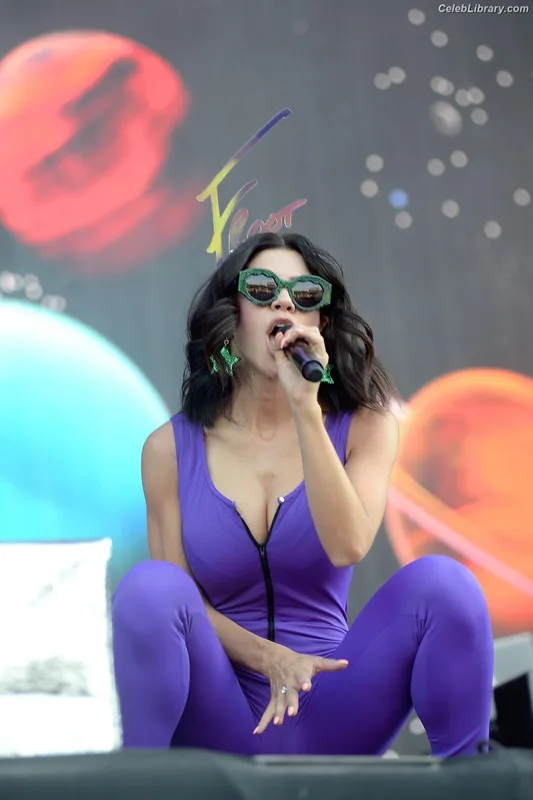 Marina Diamandis photo 14 of 534