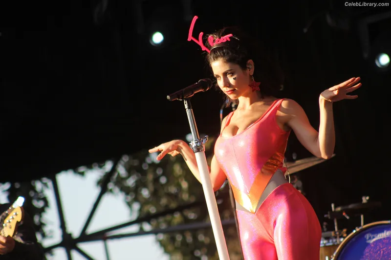Marina Diamandis photo 16 of 534