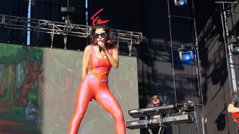 Marina Diamandis photo 19 of 534