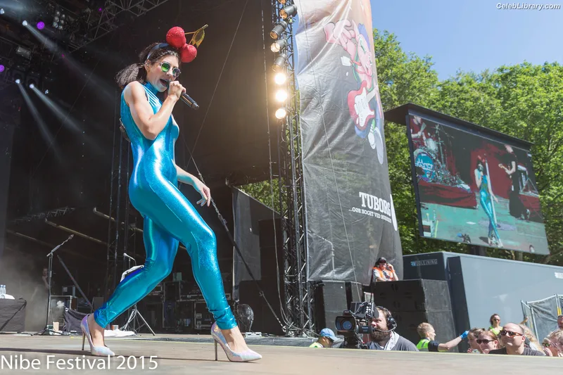 Marina Diamandis photo 1 of 534