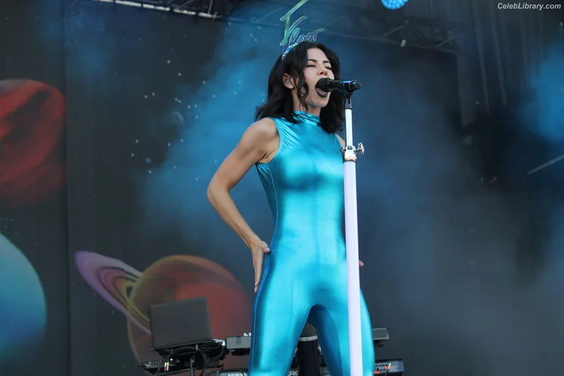 Marina Diamandis photo 15 of 534