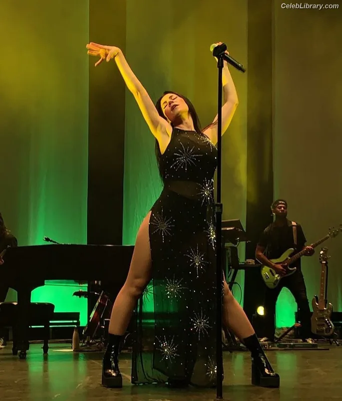Marina Diamandis photo 1 of 534