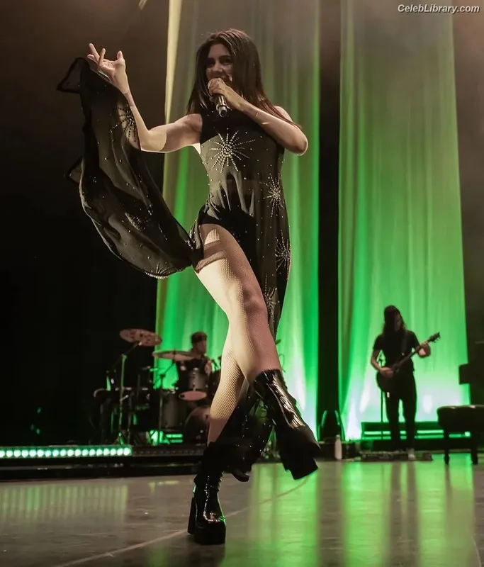 Marina Diamandis photo 3 of 534