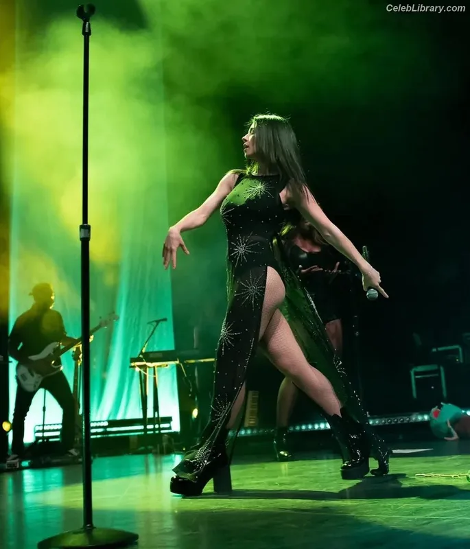 Marina Diamandis photo 6 of 534