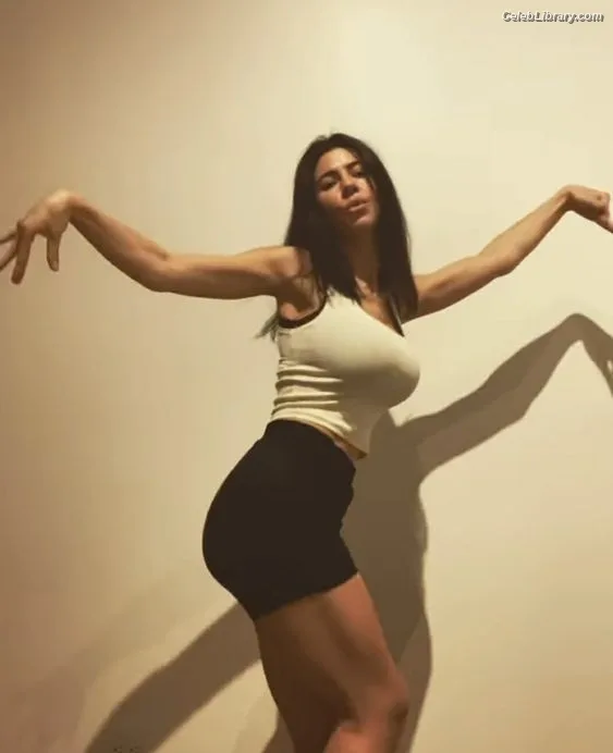 Marina Diamandis photo 3 of 534