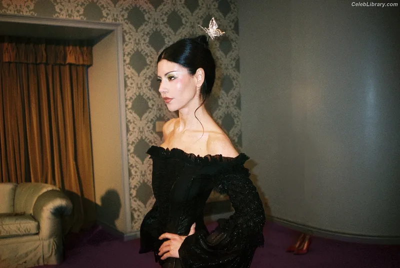 Marina Diamandis photo 2 of 534