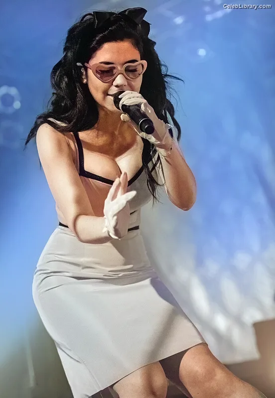 Marina Diamandis photo 9 of 534
