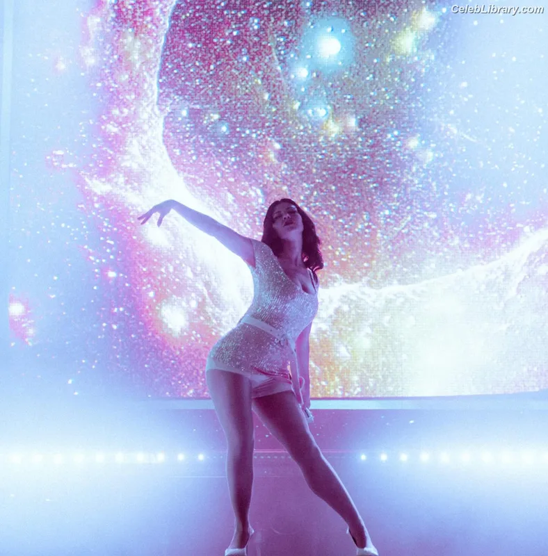 Marina Diamandis photo 6 of 534