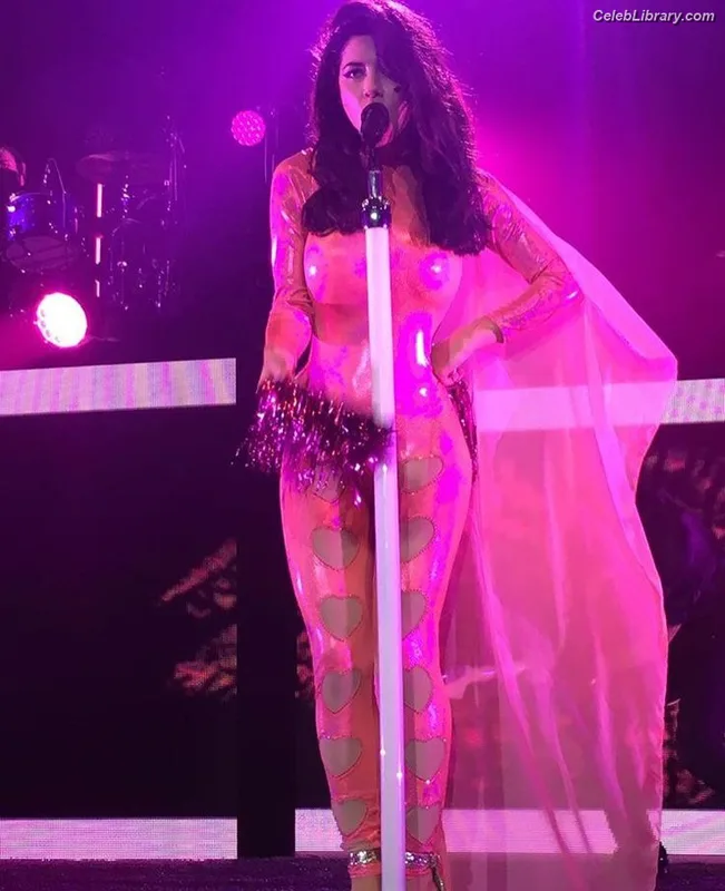 Marina Diamandis photo 15 of 534