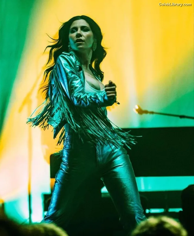 Marina Diamandis photo 10 of 534