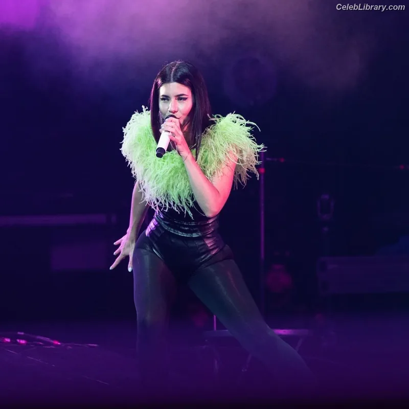 Marina Diamandis photo 16 of 534