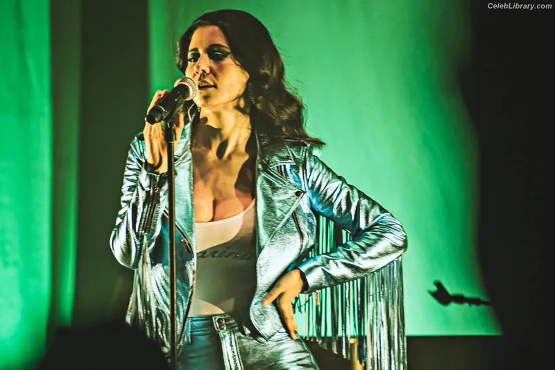 Marina Diamandis photo 8 of 534