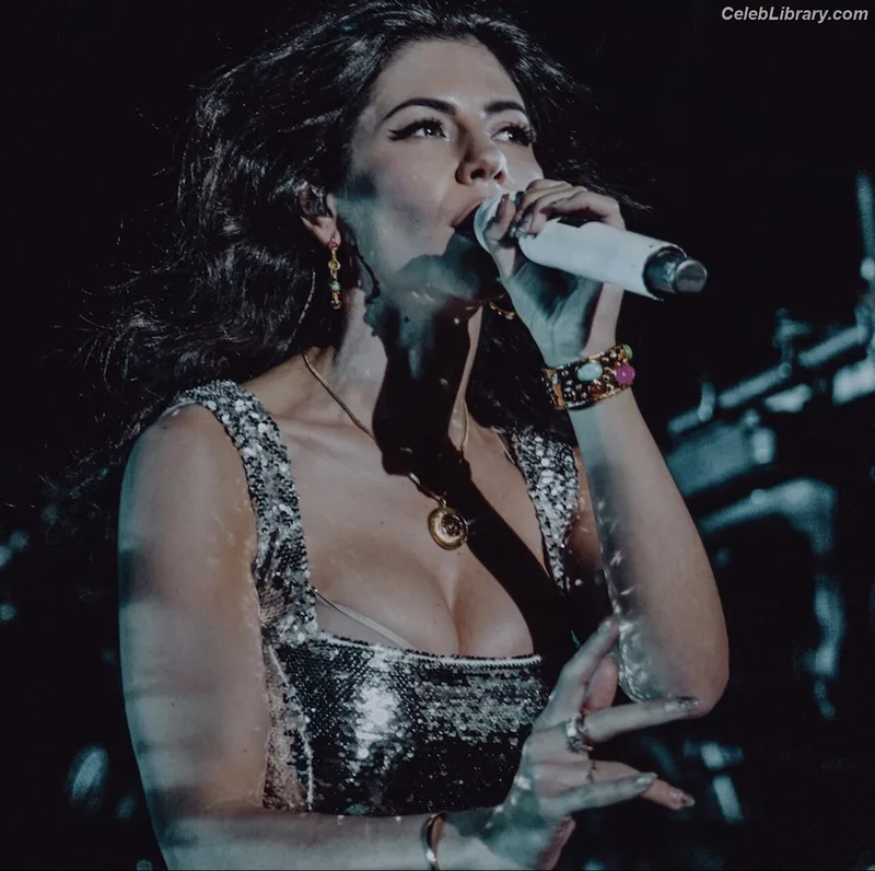 Marina Diamandis photo 10 of 534