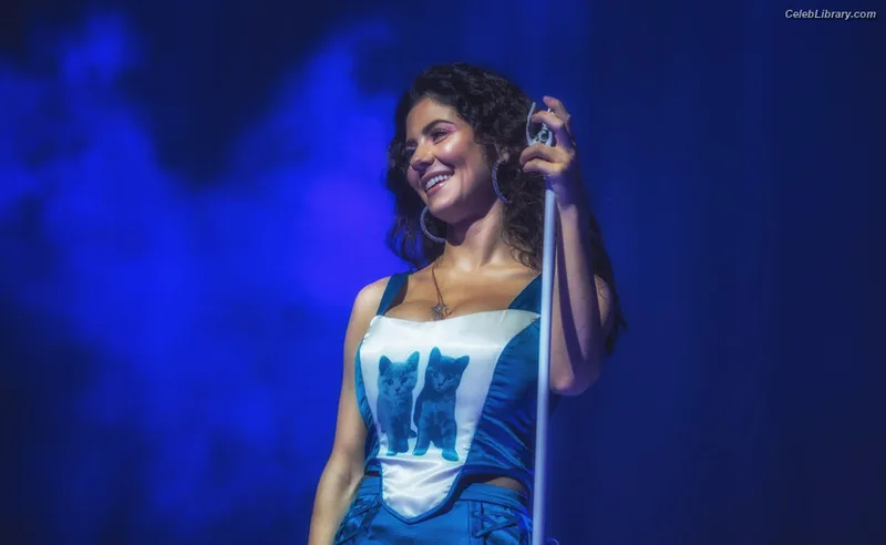 Marina Diamandis photo 1 of 534