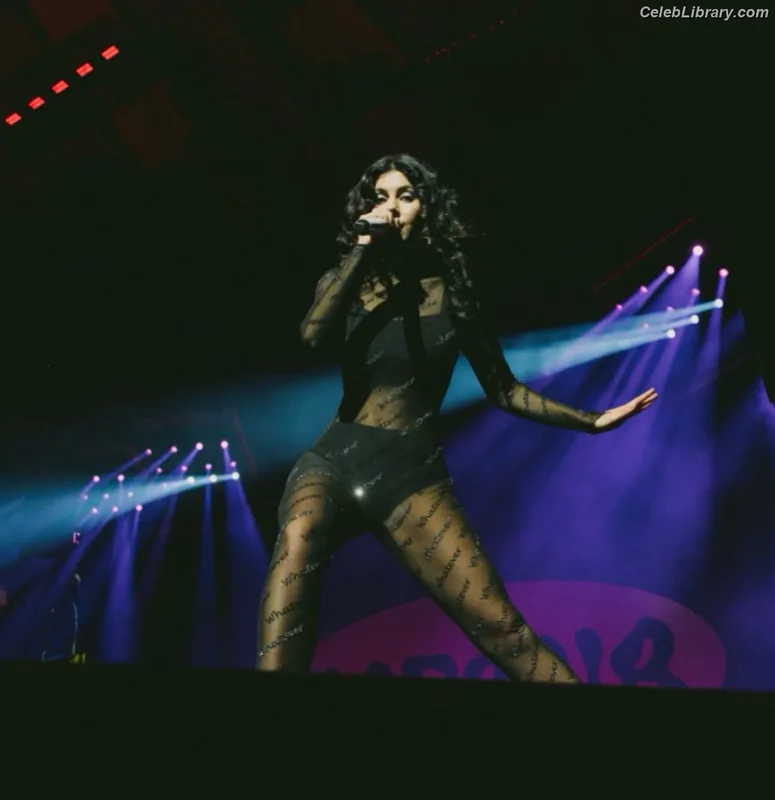 Marina Diamandis photo 9 of 534