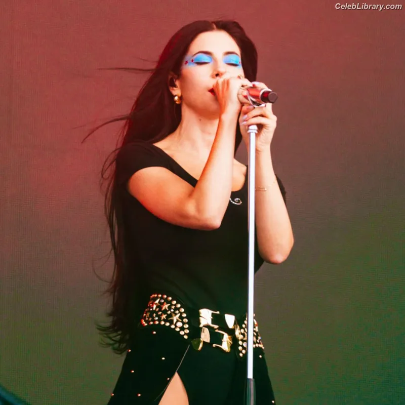 Marina Diamandis photo 9 of 534