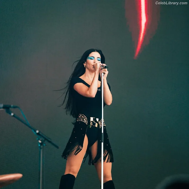 Marina Diamandis photo 10 of 534