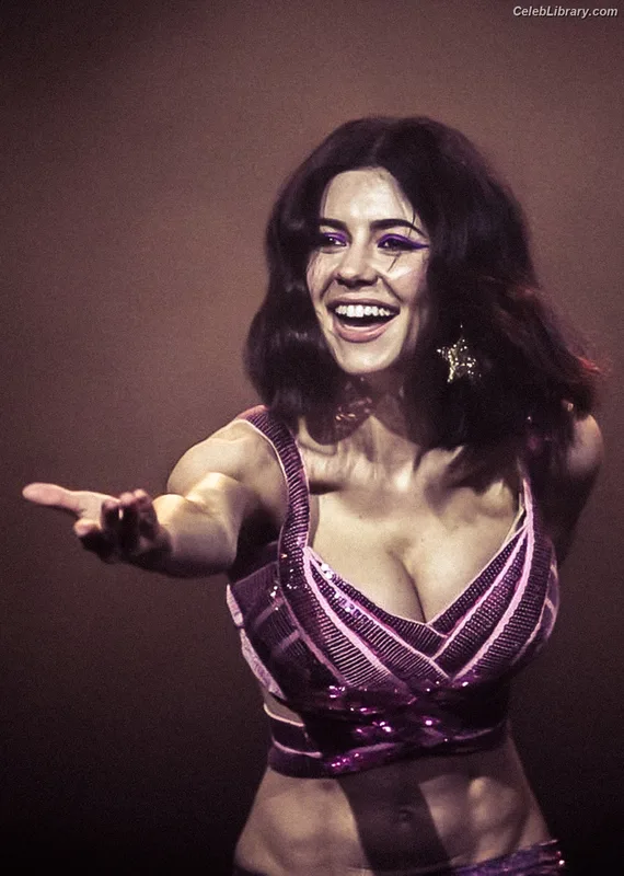 Marina Diamandis photo 11 of 534