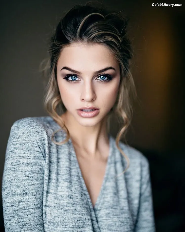 Marina Laswick photo 19 of 28