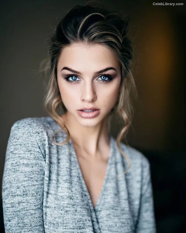 Marina Laswick photo 19 of 29