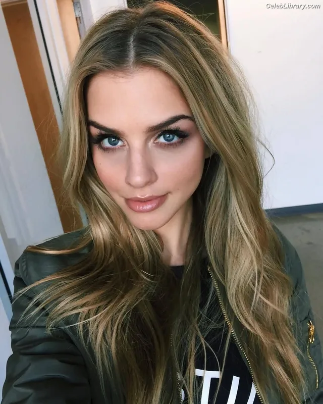 Marina Laswick photo 20 of 29