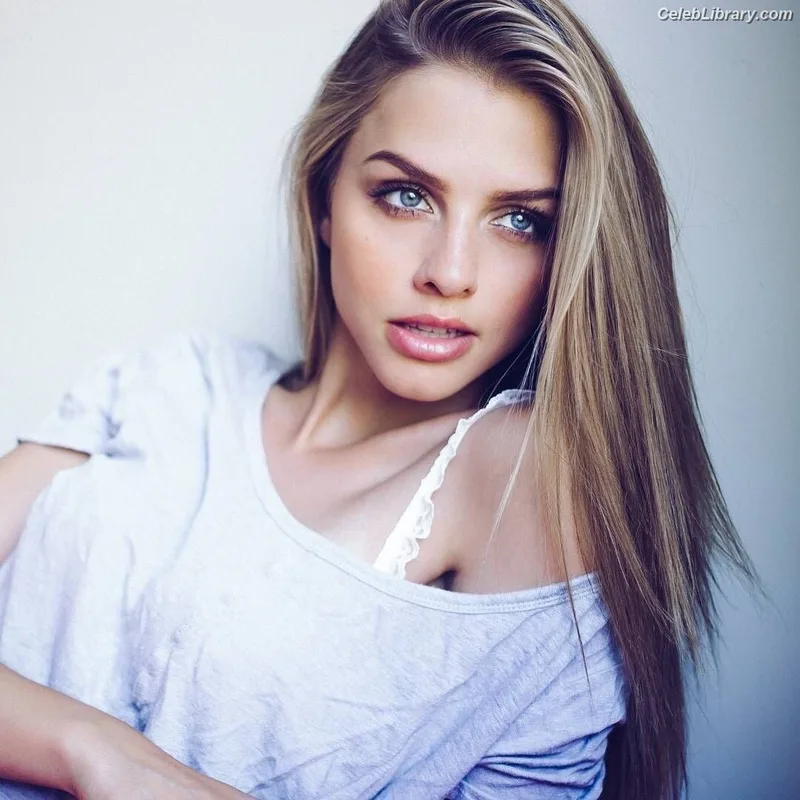 Marina Laswick photo 21 of 29