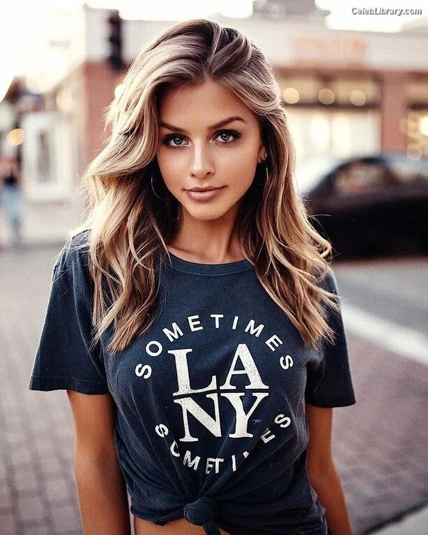 Marina Laswick photo 23 of 29