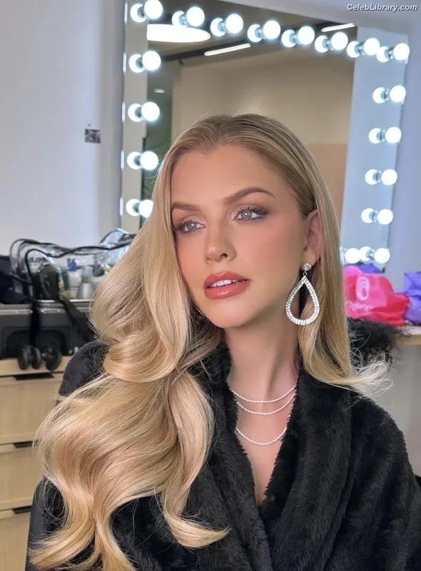 Marina Laswick photo 1 of 29