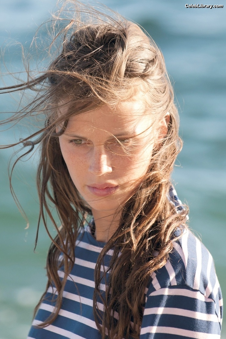 Marine Vacth photo 4 of 32