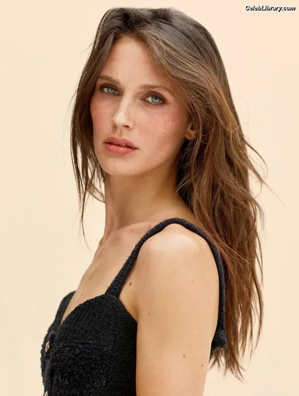 Marine Vacth photo 2 of 32