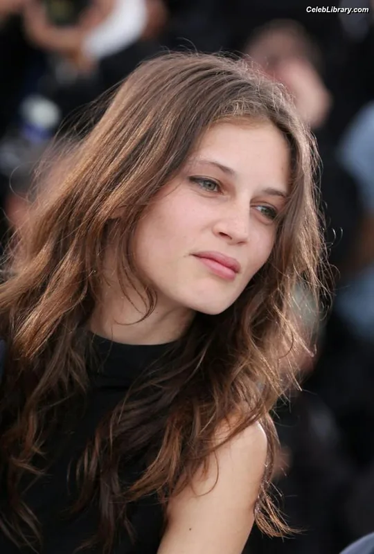 Marine Vacth photo 7 of 32
