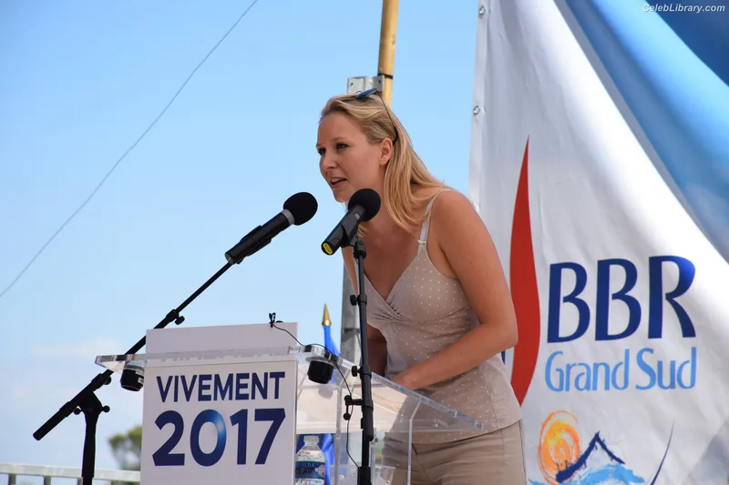 Marion Maréchal photo 5 of 86