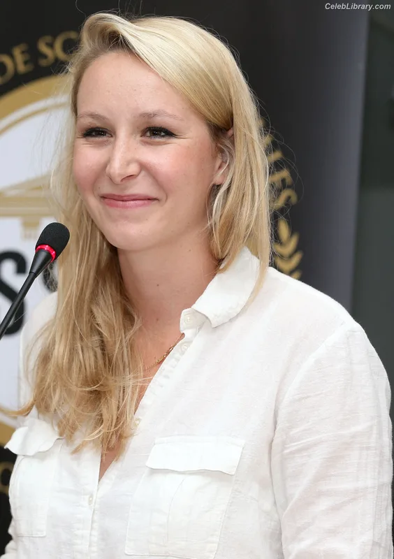 Marion Maréchal photo 10 of 86